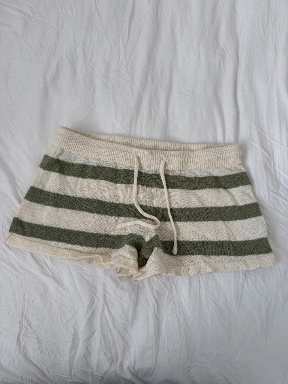 edikted knit stripe shorts   size large   details: -no flaws  -comfy  -perfect c